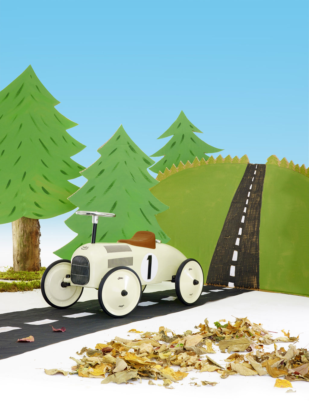 Vintažinė metalinė paspiriama mašinėlė (kreminė balta)