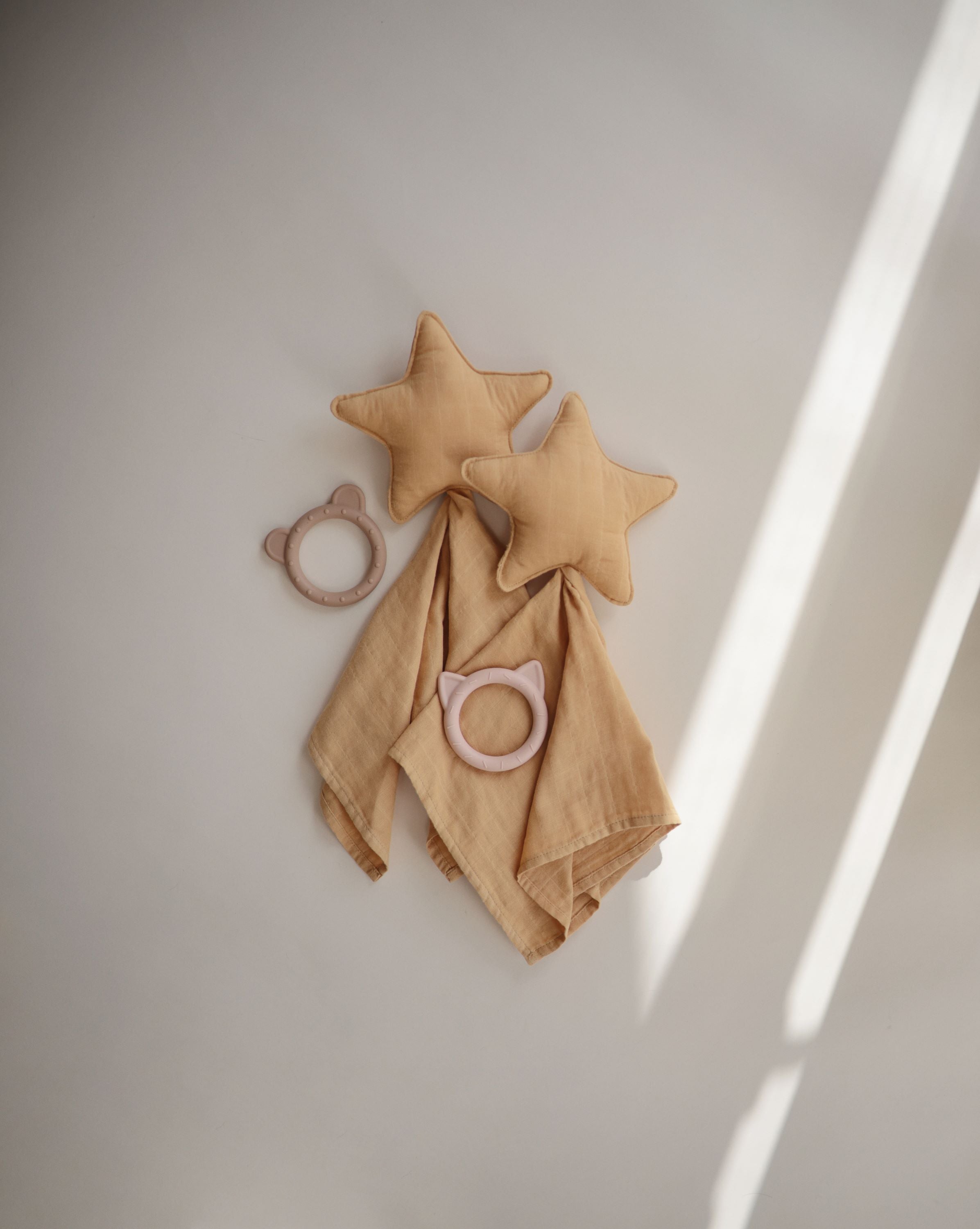 Mushie migdukas „Lovey Cuddle Blanket“ – Star Fall Yellow