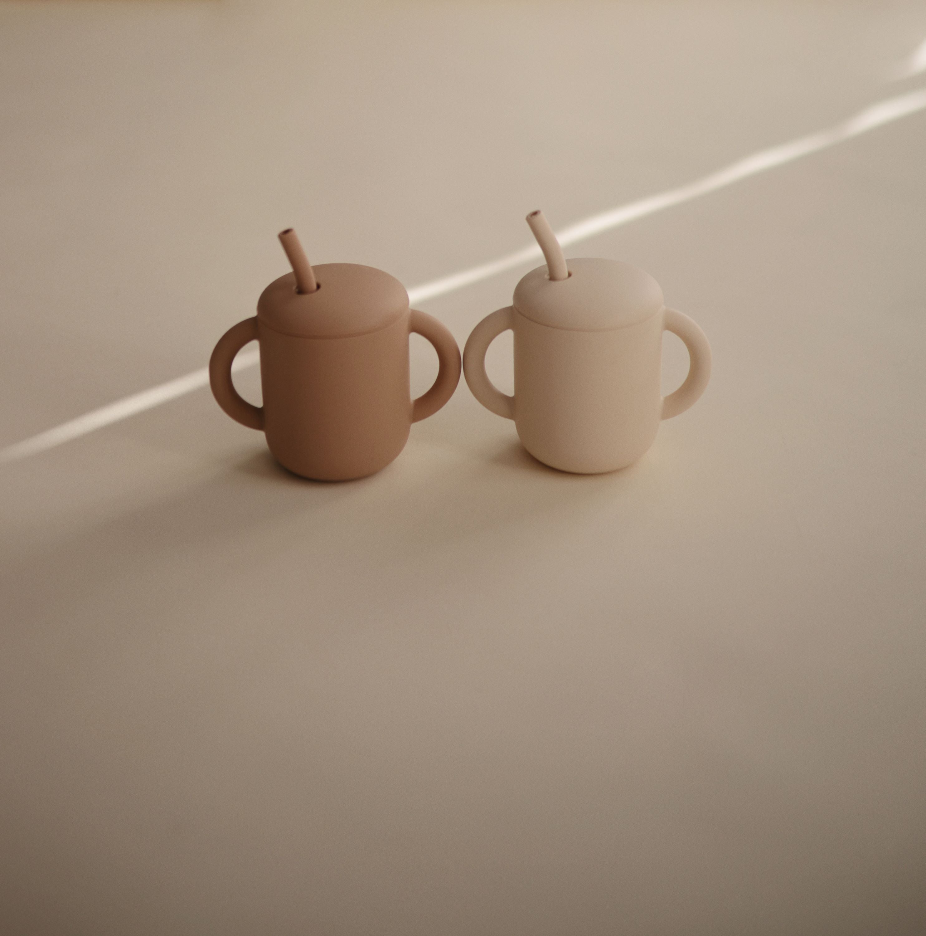 Silikoninis mokomasis puodelis su šiaudeliu „Training Cup + Straw“ – Natural