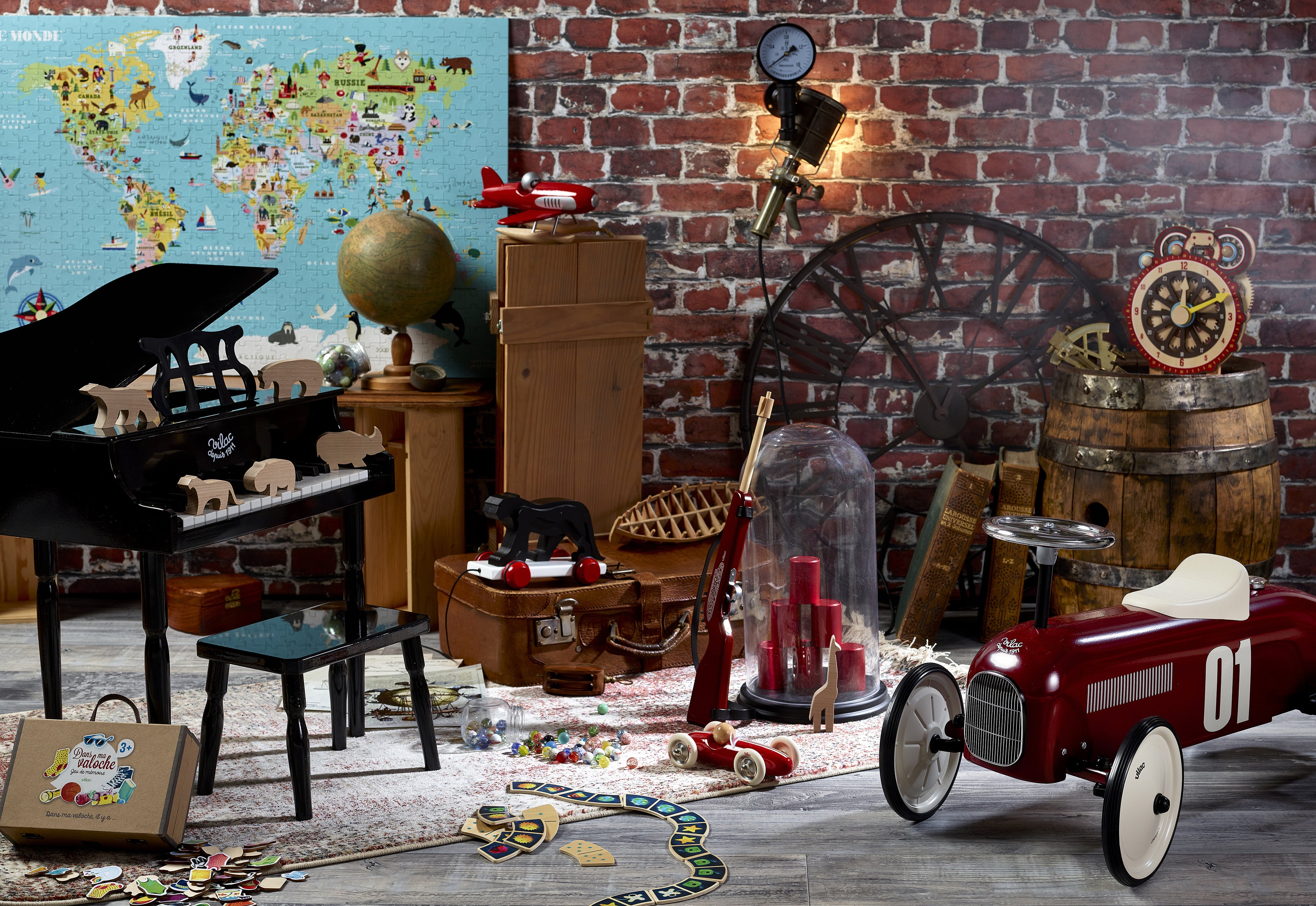 Medinė vintažinė mašinėlė „Grand Prix“ (raudona)