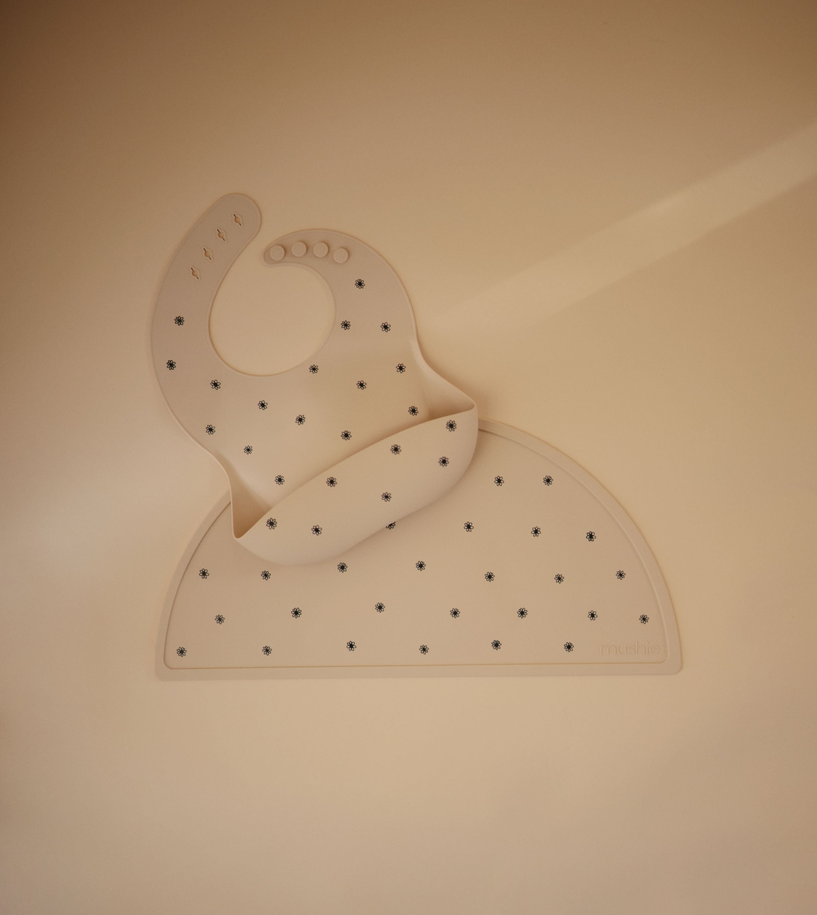 Silikoninis seilinukas „Black Daisy“