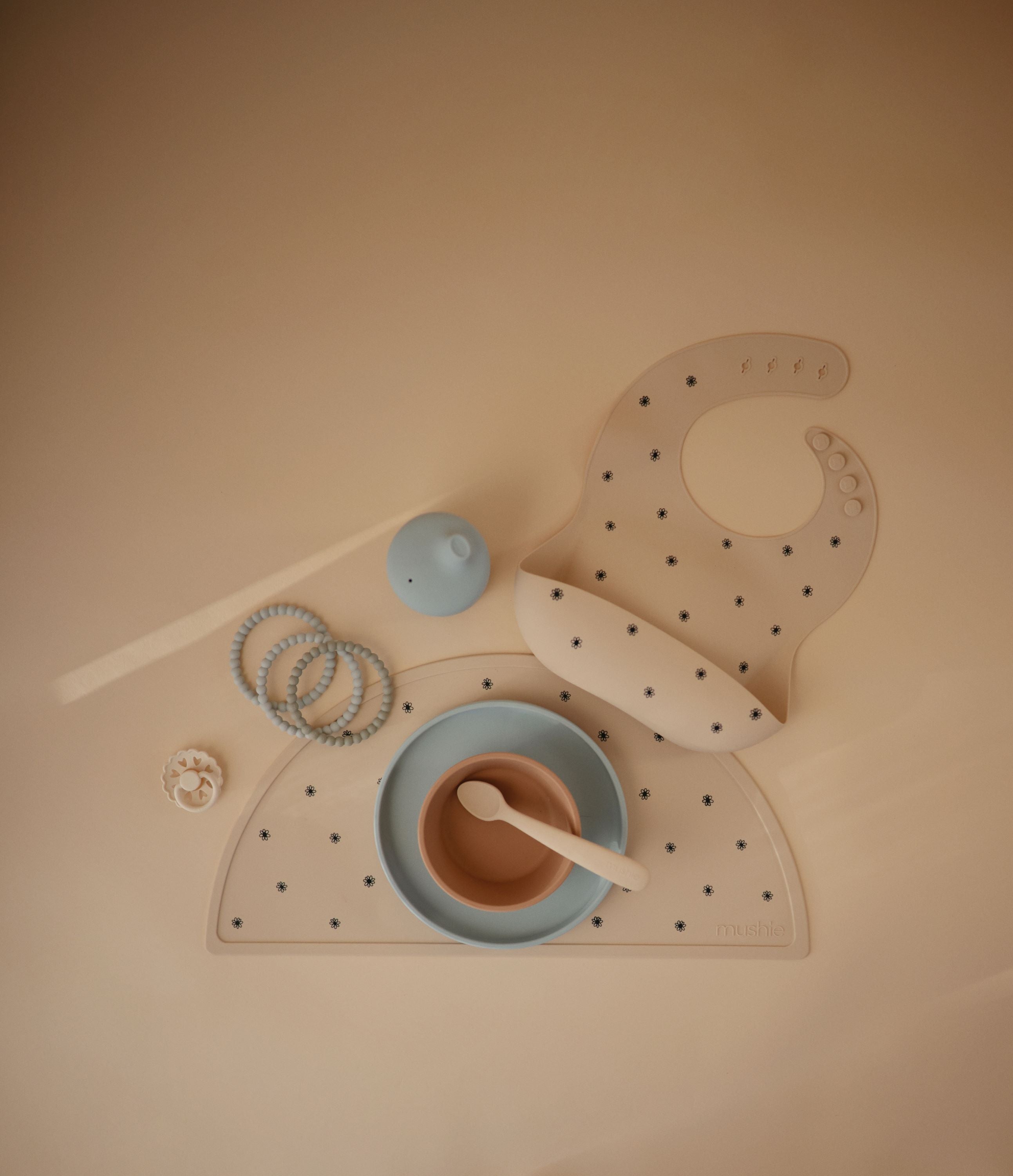 Silikoninis padėkliukas „Black Daisy“