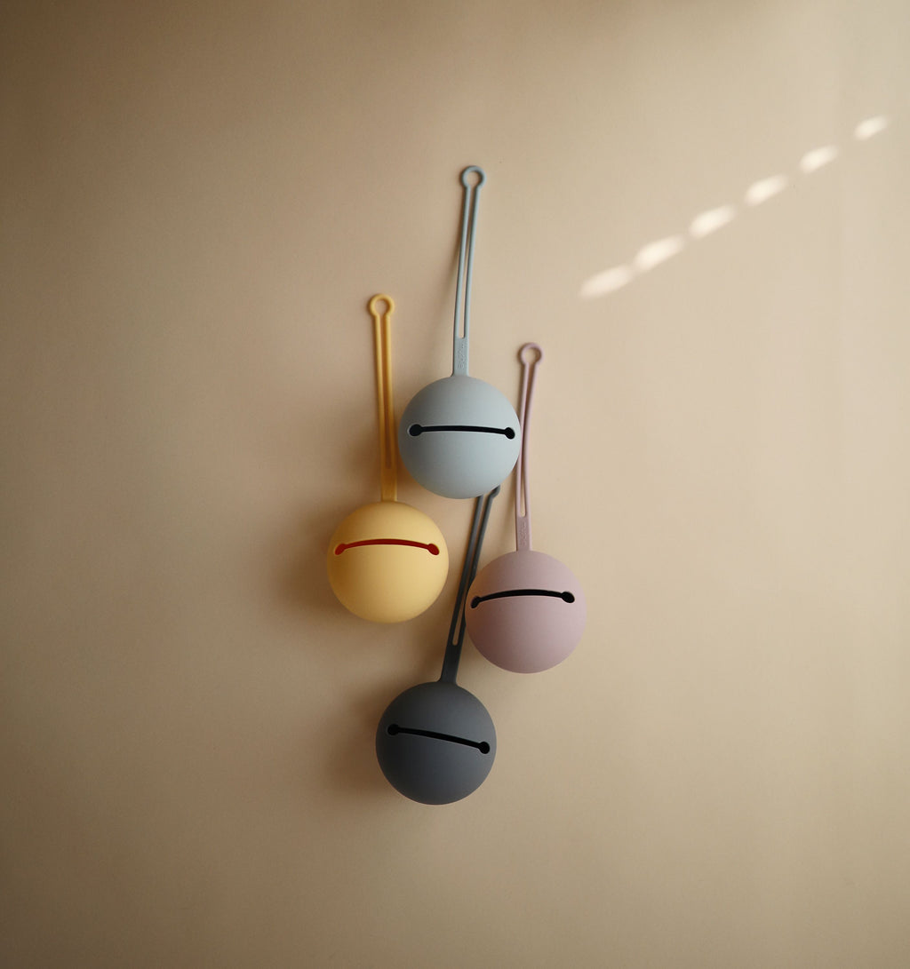 Čiulptukų silikoninis dėklas  - Pilkai rusva