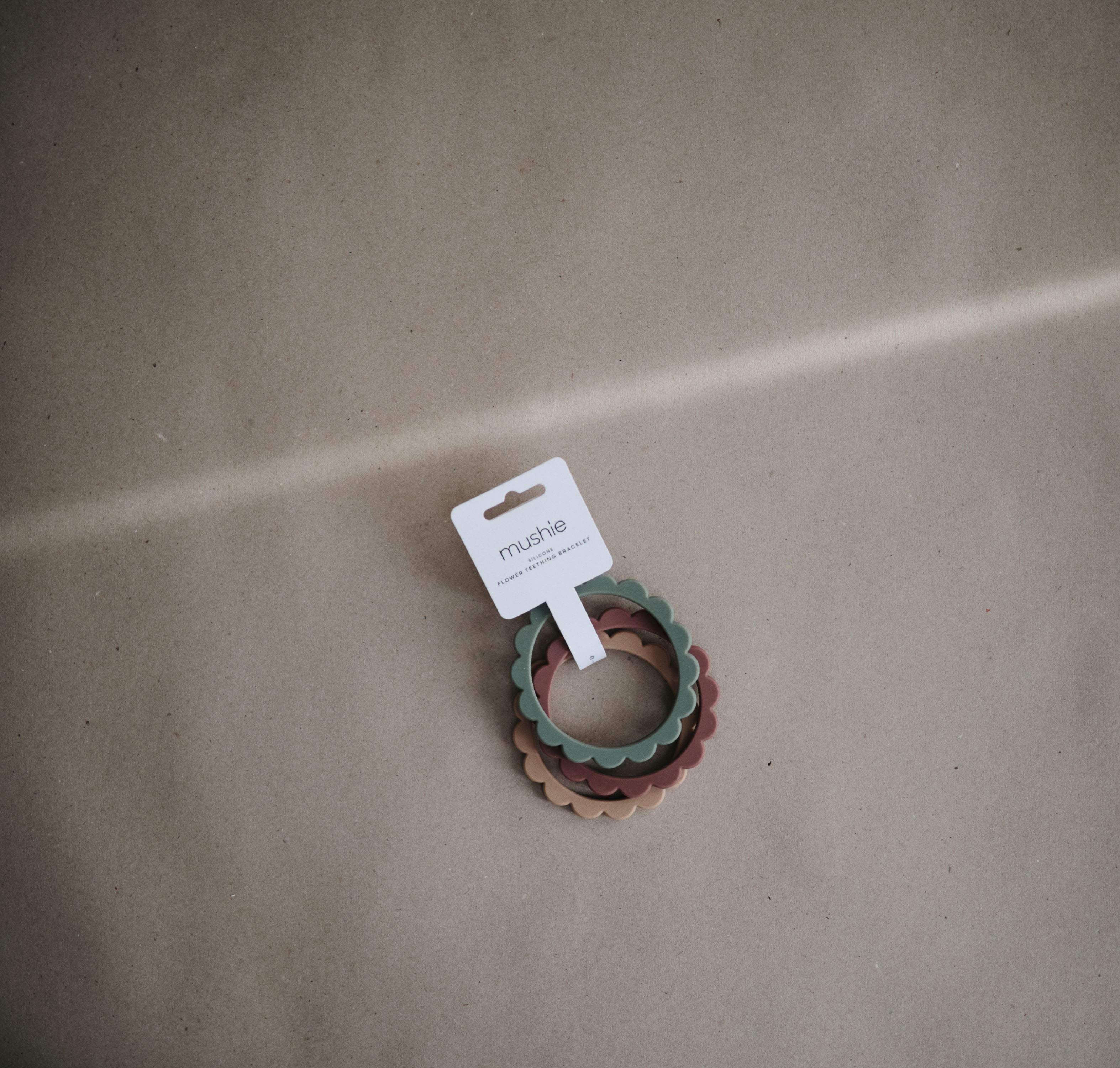 Kramtukų apyrankės „Flower“, 3 vnt. – Berry/Dried Thyme/Natural