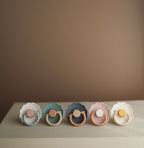 Apvalūs lateksiniai čiulptukai „Daisy“, 2 vnt. Baby Desert/Cream (6–18 mėn.)