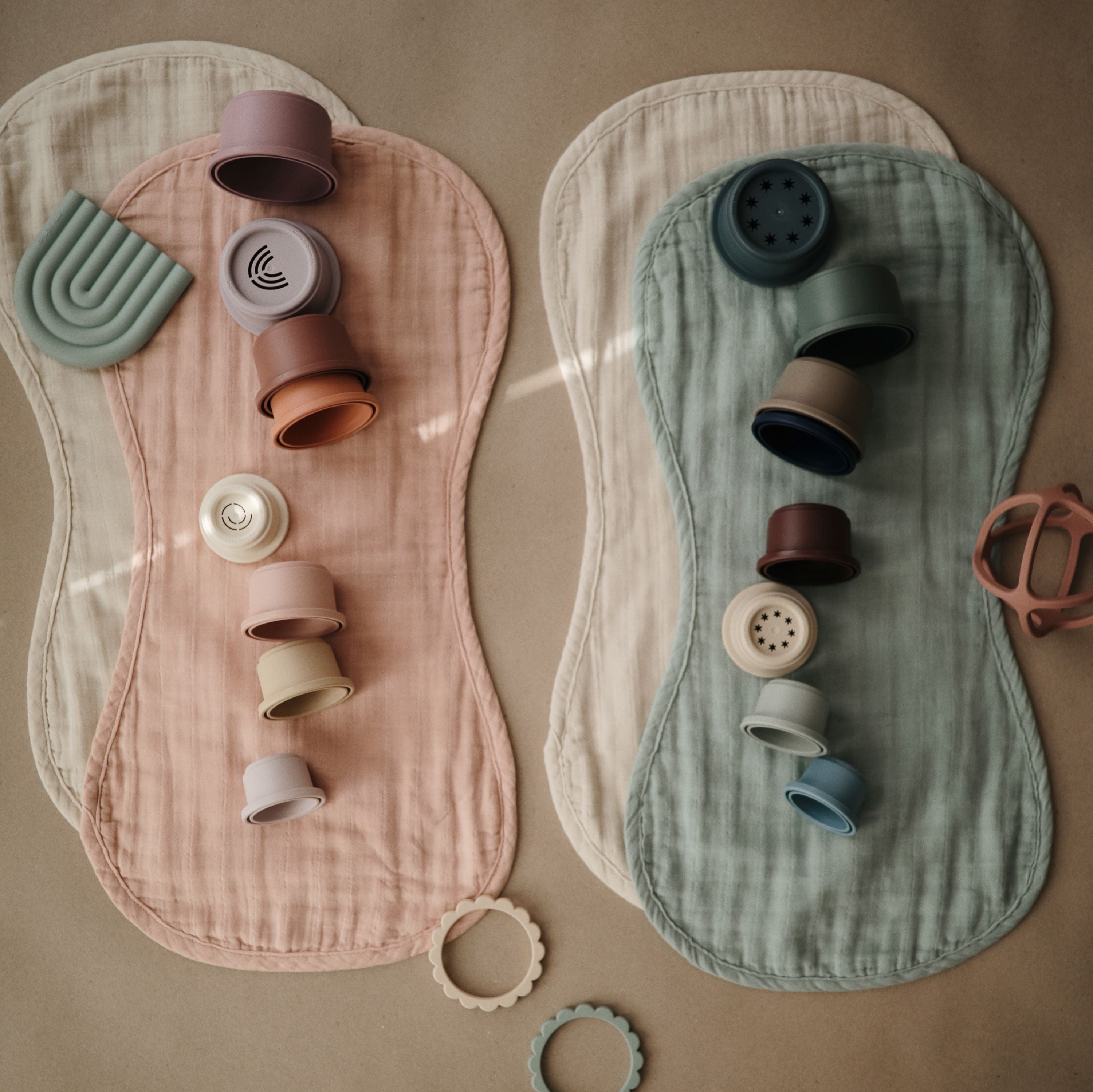 Mushie seilinukai nuo atpylimo „Burp Cloth“, 2 vnt. – Fall Yellow/Fog