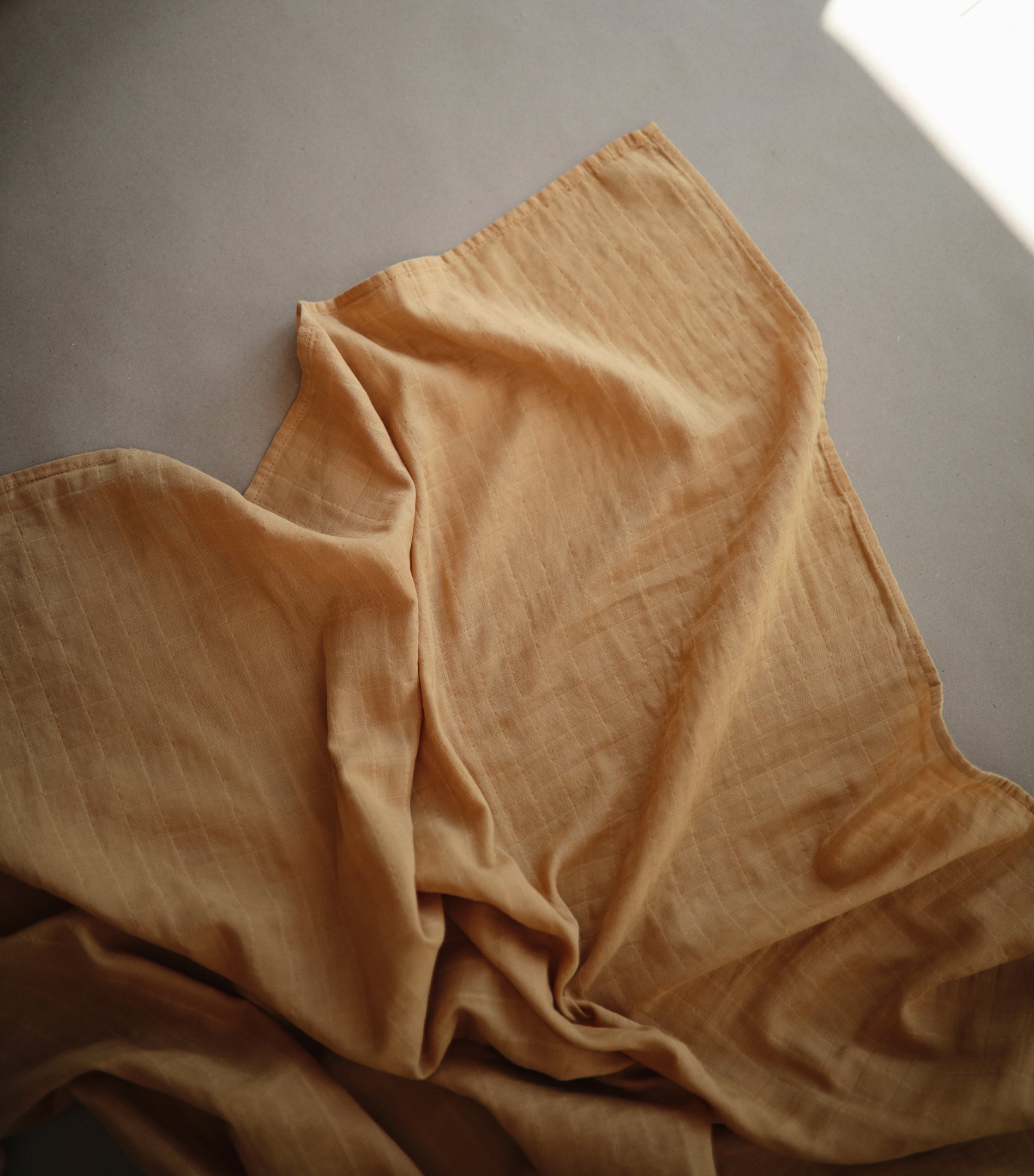 Mushie vystymo sauskelė / skraistė „Swaddle“ – Fall Yellow