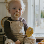 Apvalūs lateksiniai čiulptukai „Daisy“, 2 vnt. Chamomile/Honey Gold (6-18 mėn.)