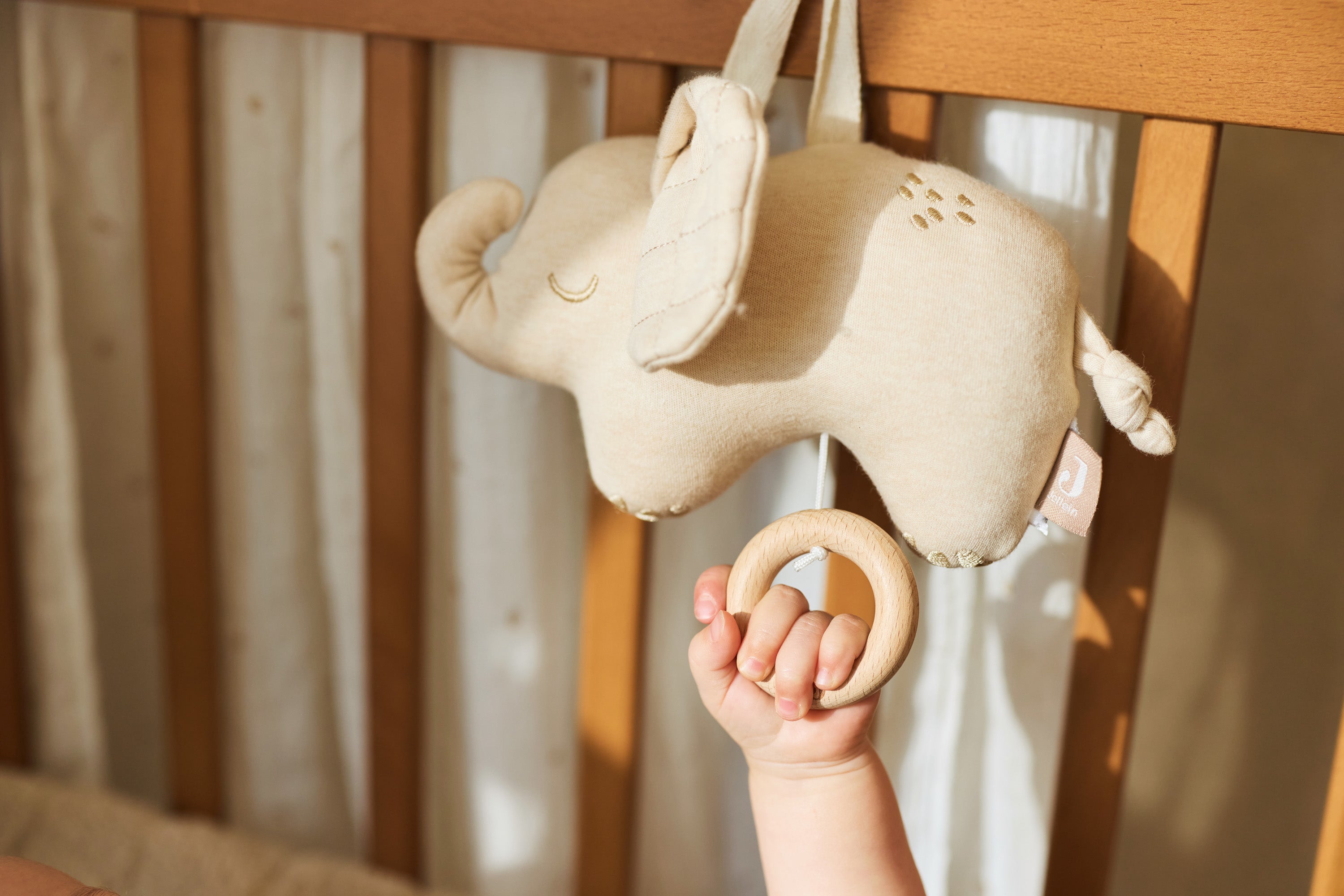 Muzikinis pakabinamas žaisliukas