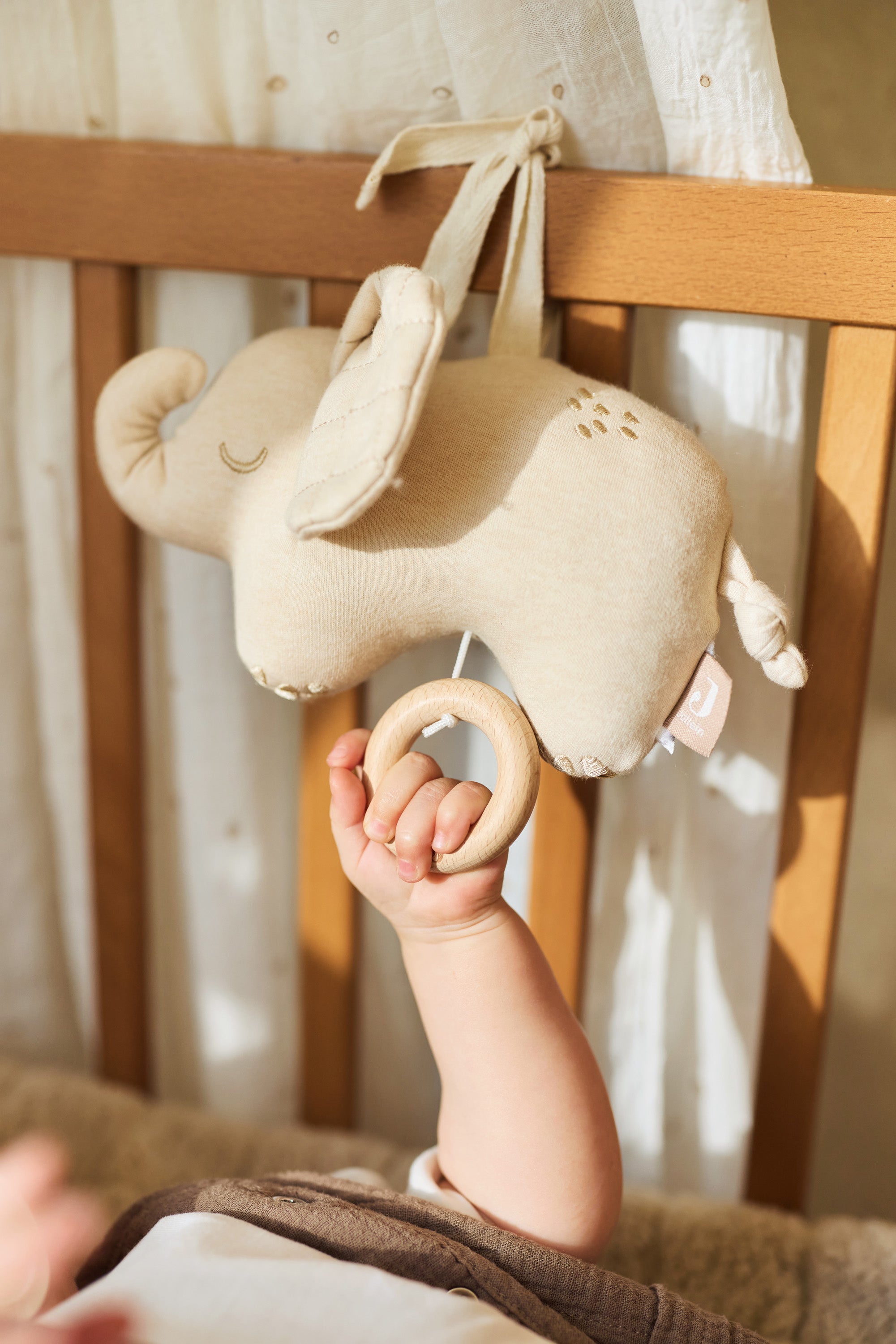 Muzikinis pakabinamas žaisliukas