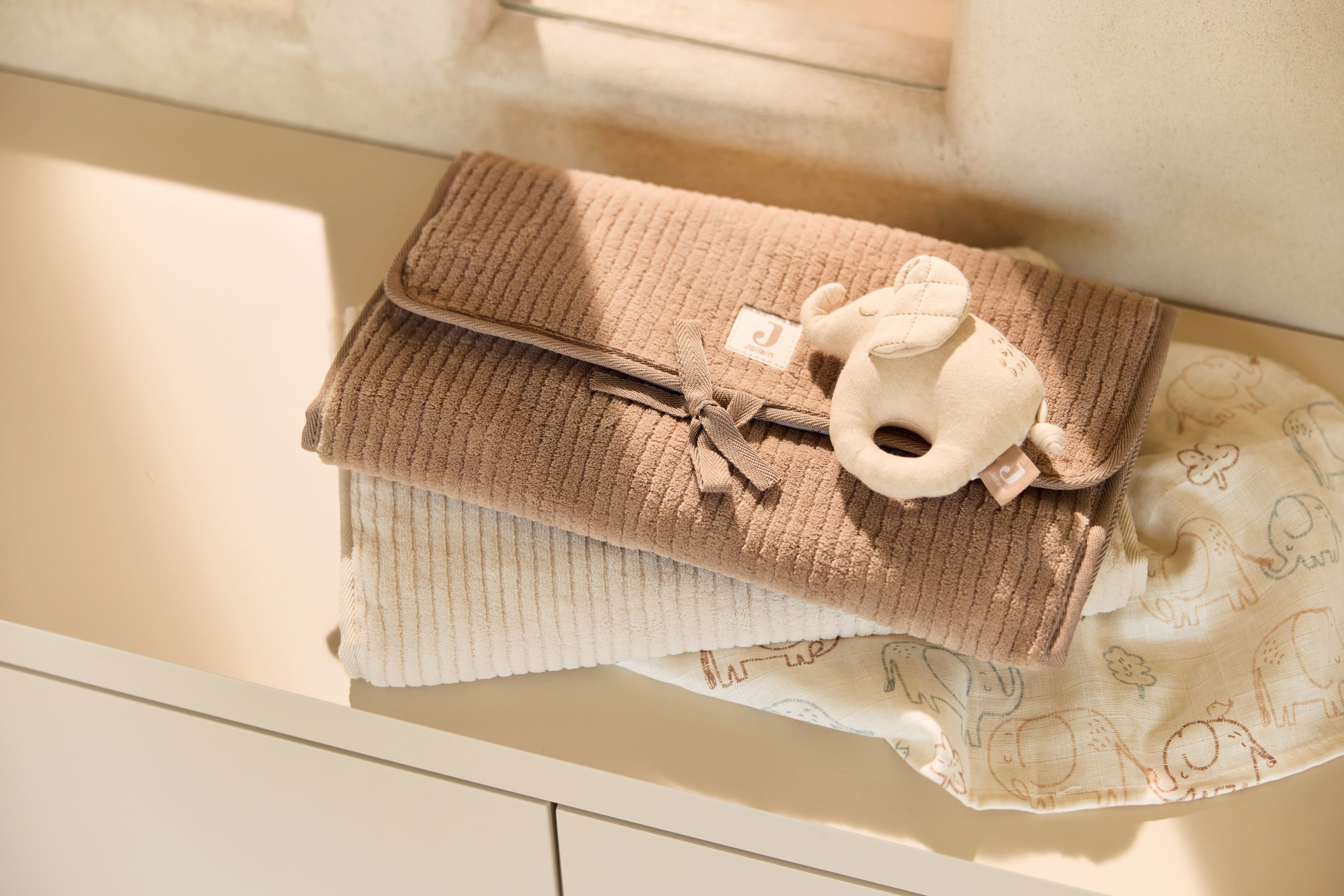 Nešiojamas vystymo kilimėlis su kišenėlėmis „Cloudy Rib“, avižinės spalvos