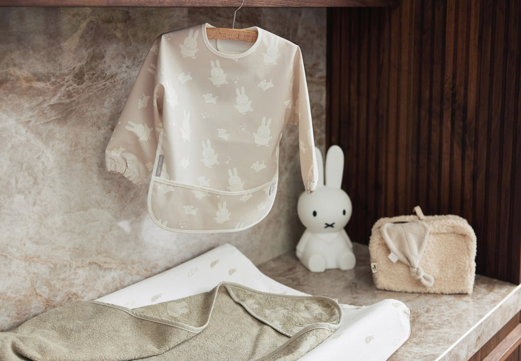 Bib Waterproof with Sleeves Miffy & Snuffy, nougato spalvos