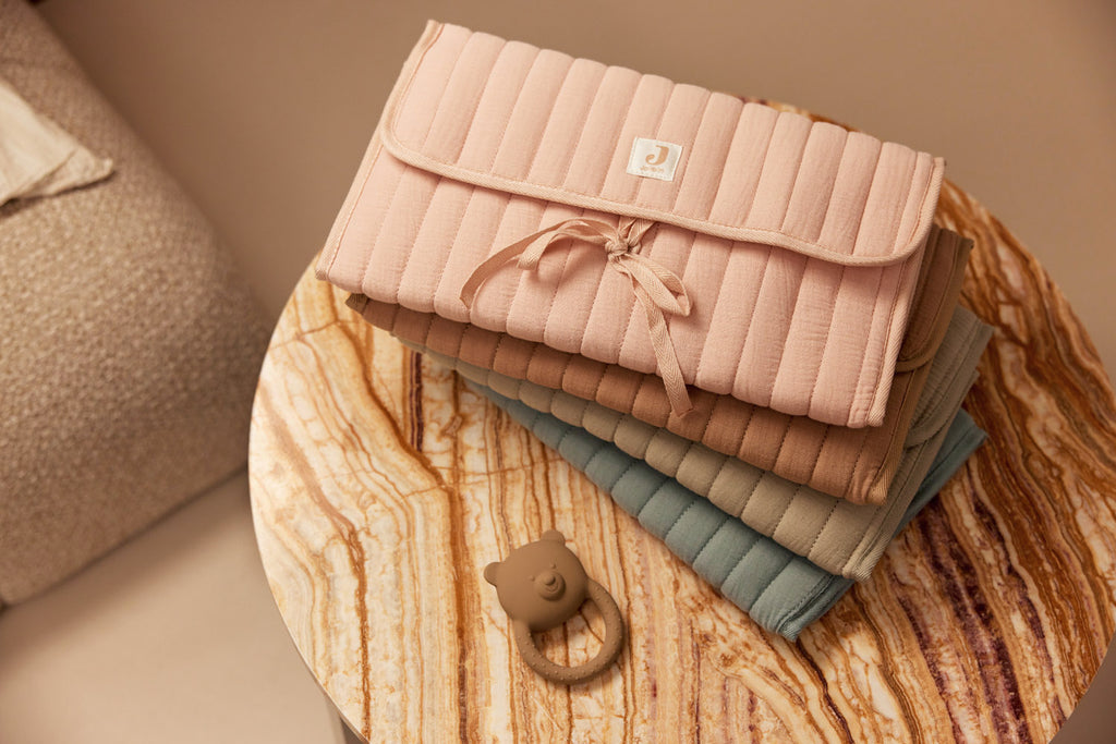 Nešiojamas vystymo kilimėlis (muslinas), biskvito spalvos