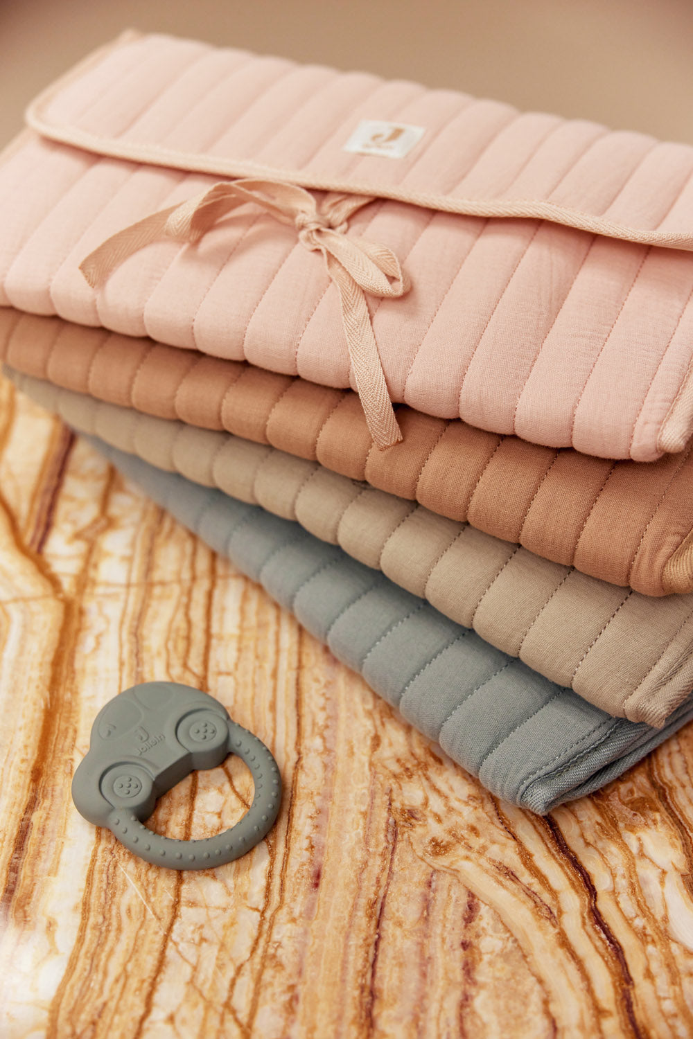 Nešiojamas vystymo kilimėlis (muslinas), biskvito spalvos