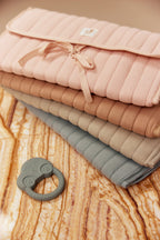 Nešiojamas vystymo kilimėlis (muslinas), biskvito spalvos