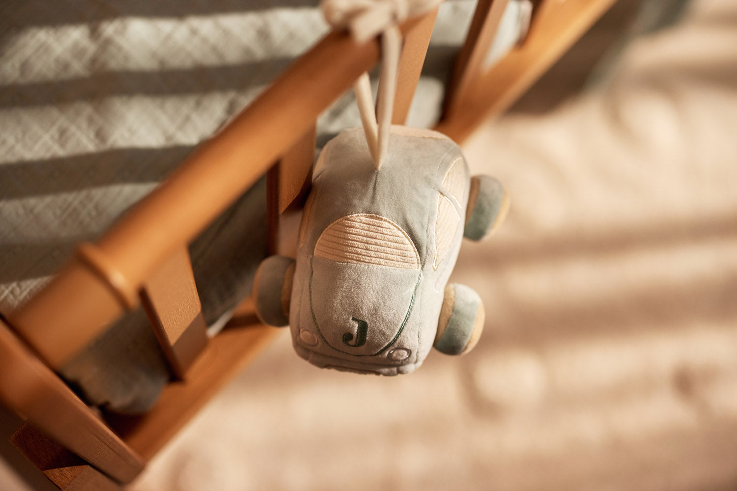 Muzikinis pakabinamas žaisliukas, įvairiaspalvis