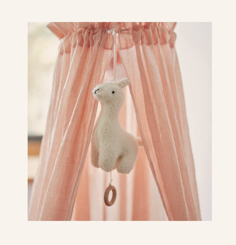 Muzikinis pakabinamas žaisliukas – lama, balkšvos spalvos