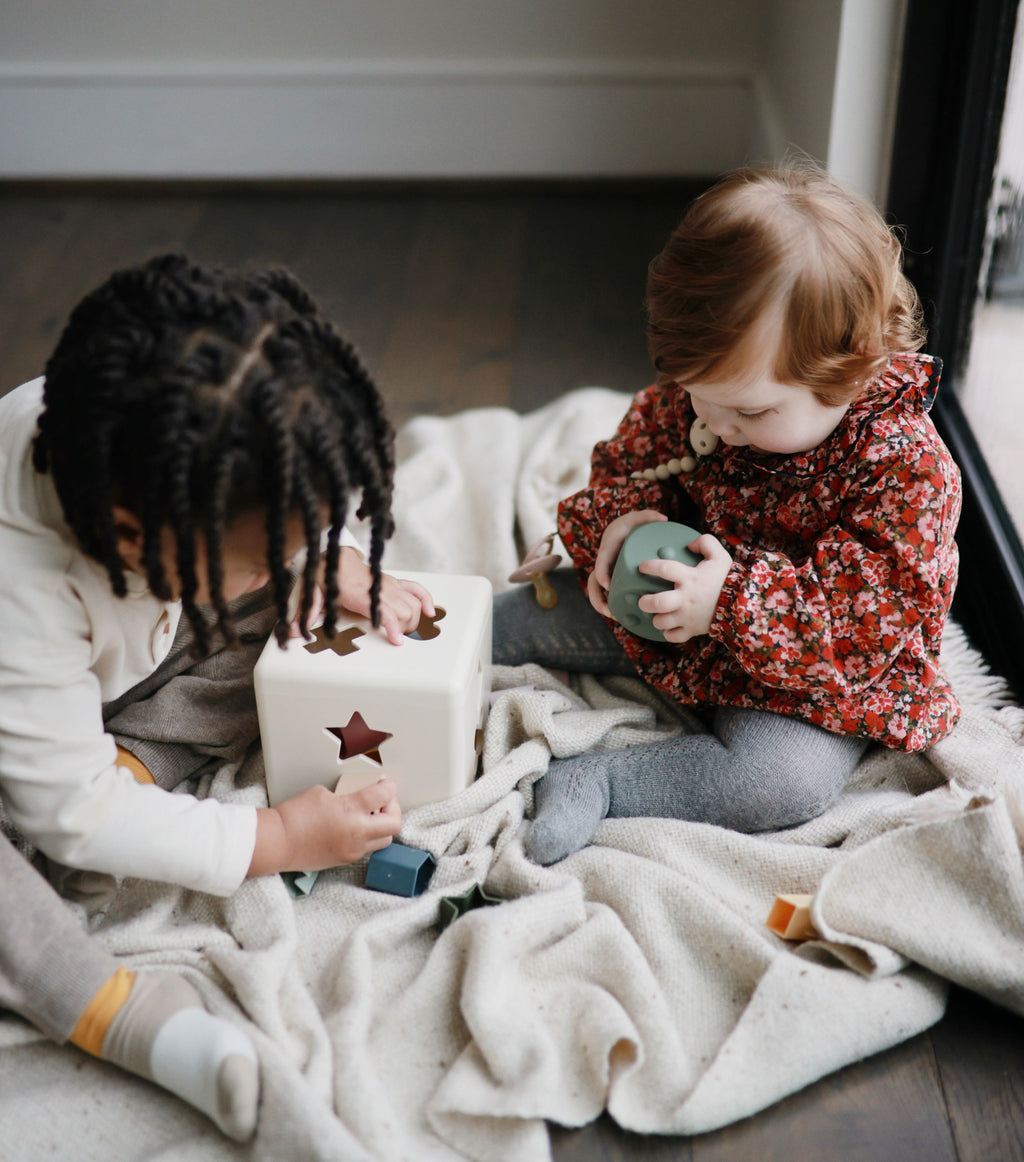 Spaudžiamas žaislas „Kauliukai“, 2 vnt. – Blush/Shifting Sands