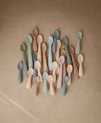 Silikoniniai pirmieji šaukšteliai „Toddler Starter Spoons“, 2 vnt. – Natural/Shifting Sand