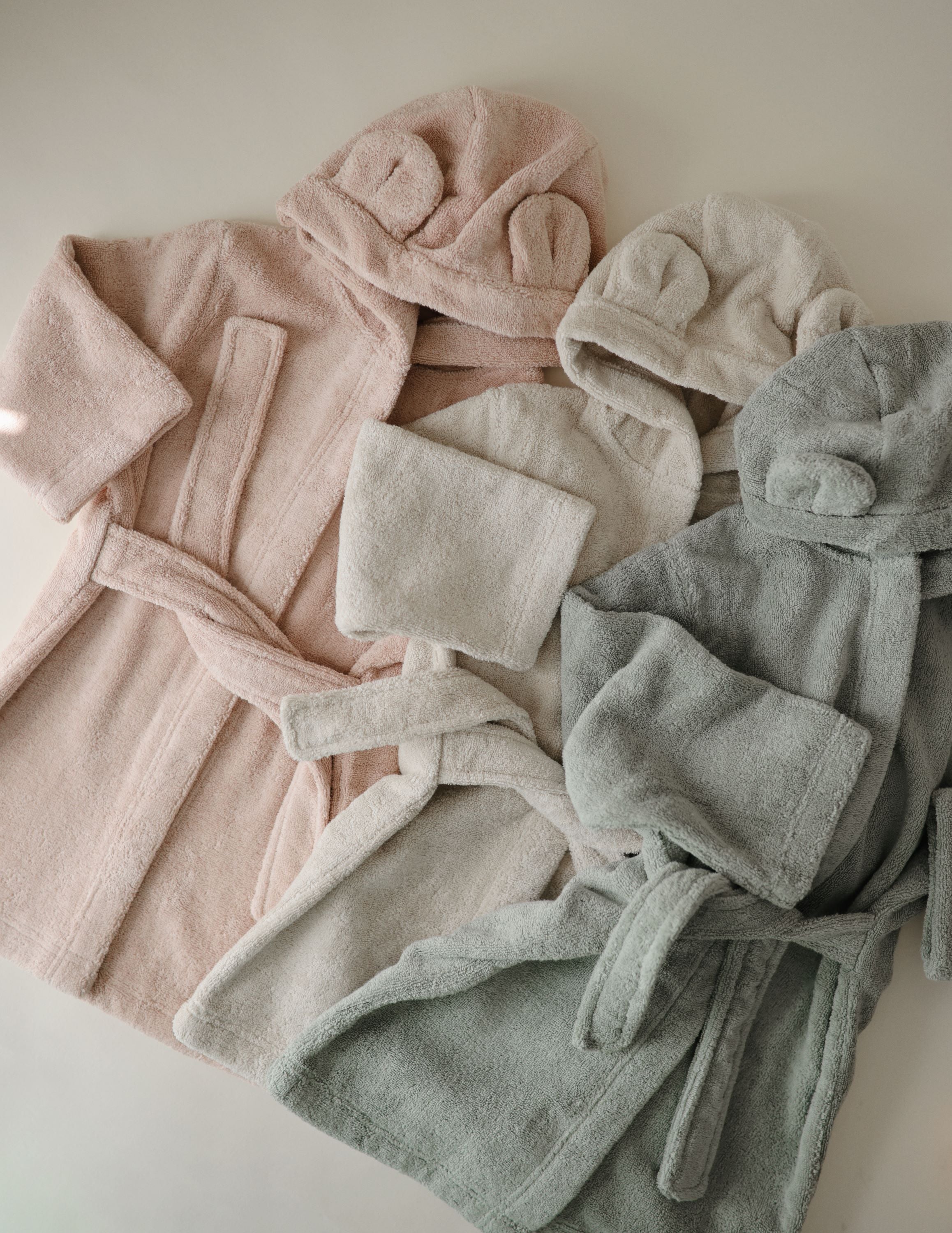 Mushie meškiuko chalatas „Bear Robe“ – Fog, 2–4 m.