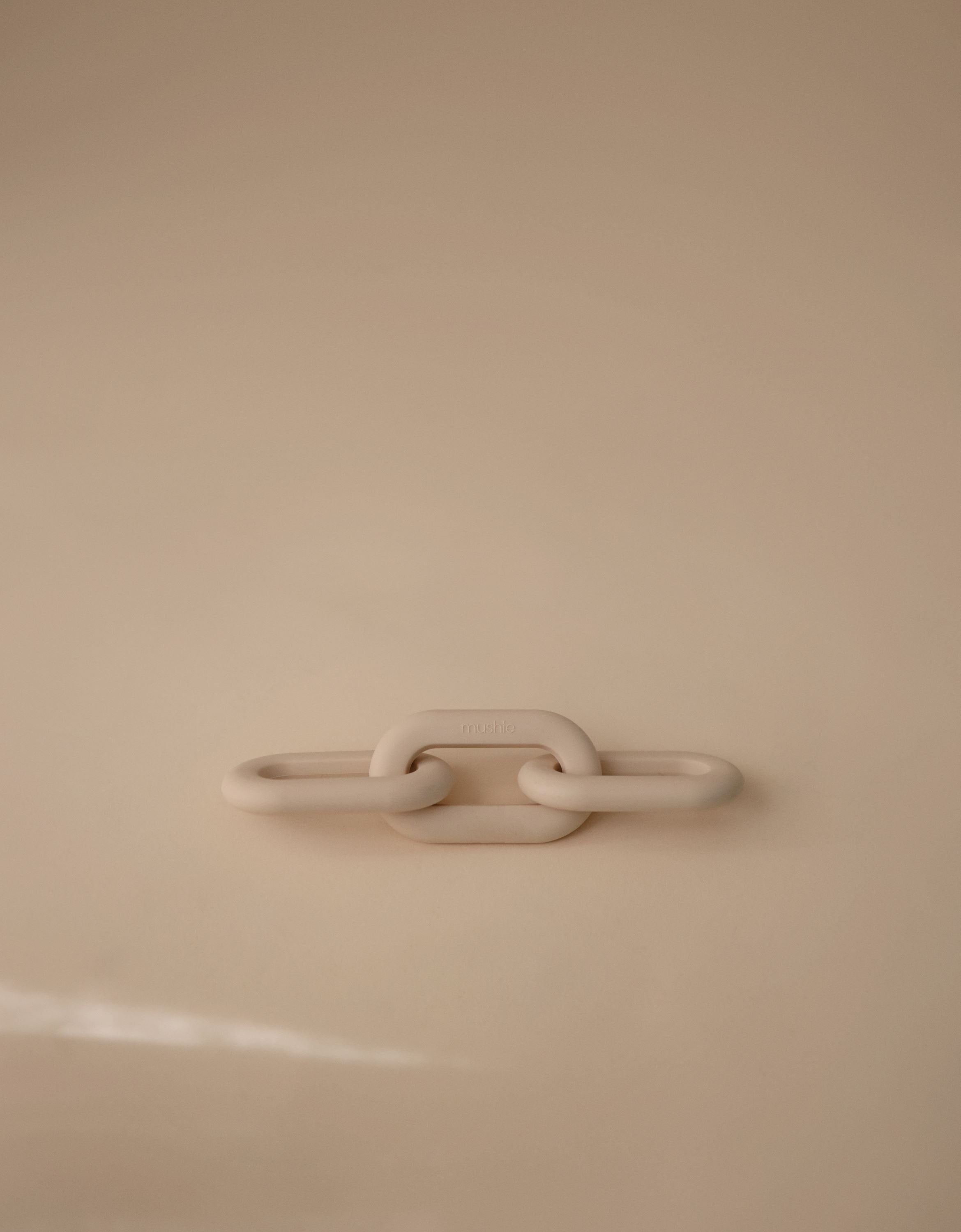 Mushie grandinėlių kramtukas „Links Teether“ – Shifting Sand