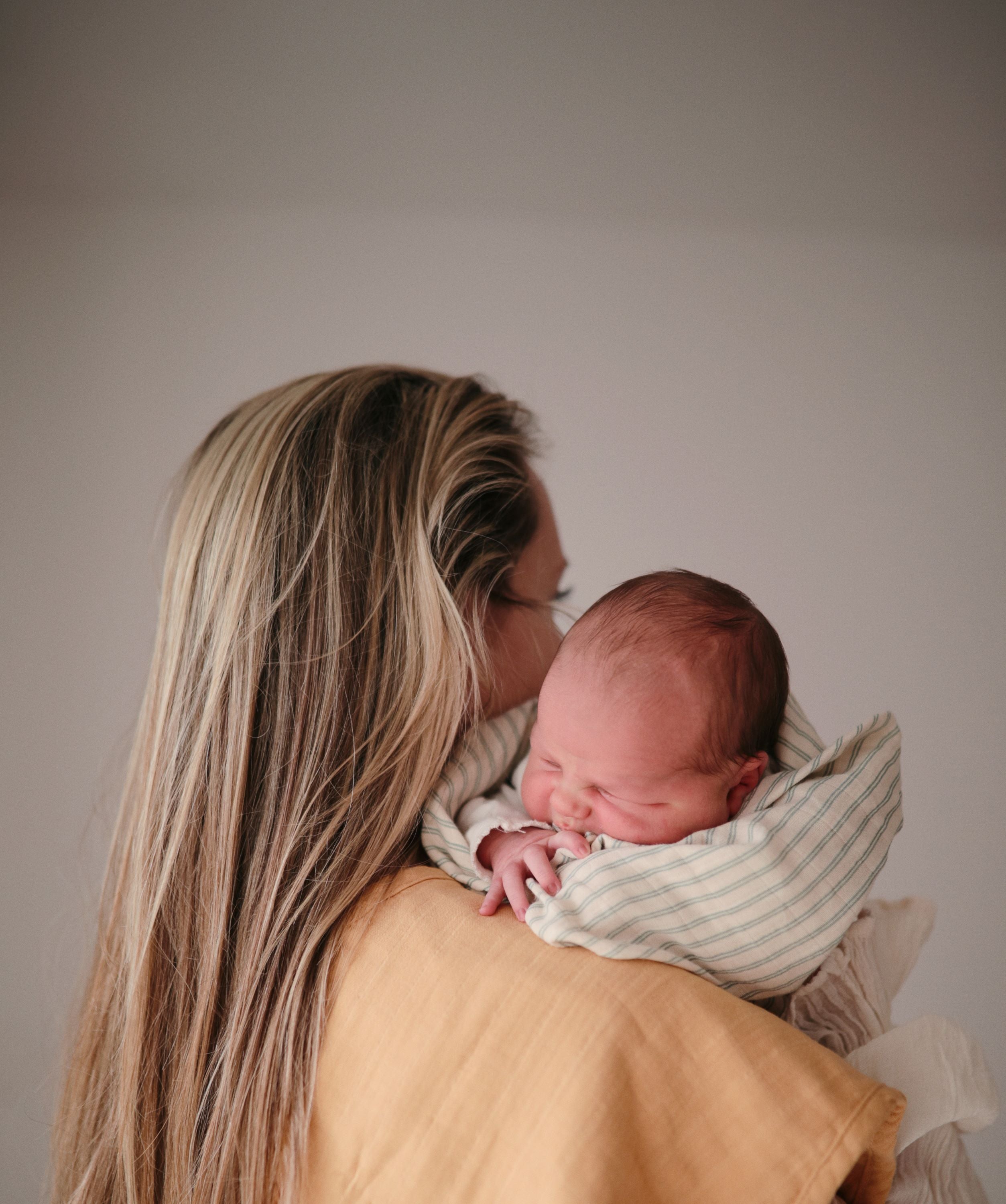 Mushie seilinukai nuo atpylimo „Burp Cloth“, 2 vnt. – Fall Yellow/Fog